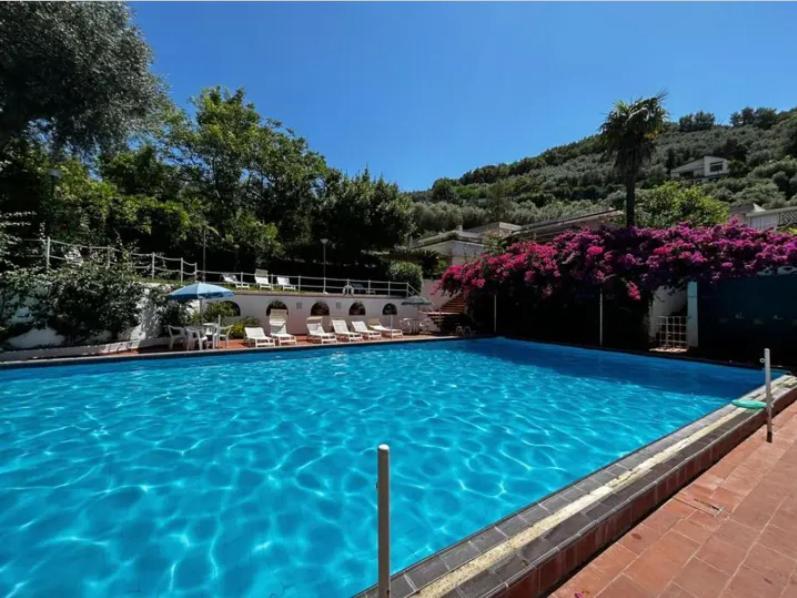 Un Paradiso A Sorrento Con Piscina Massa Lubrense